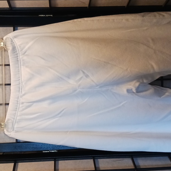 Kendall & Kylie sweats - Picture 5 of 5